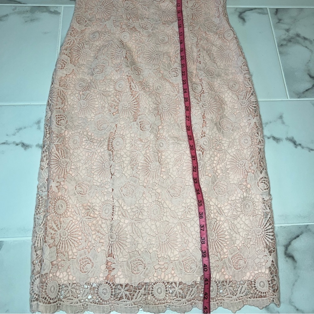 ð
ºMaggy London lace dress - Picture 9 of 10